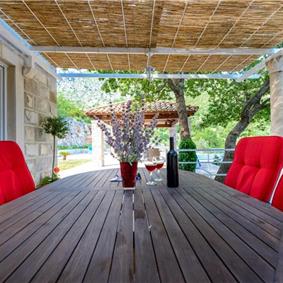 2 bedroom villa with pool and mountain views near Orašac, sleeps 4